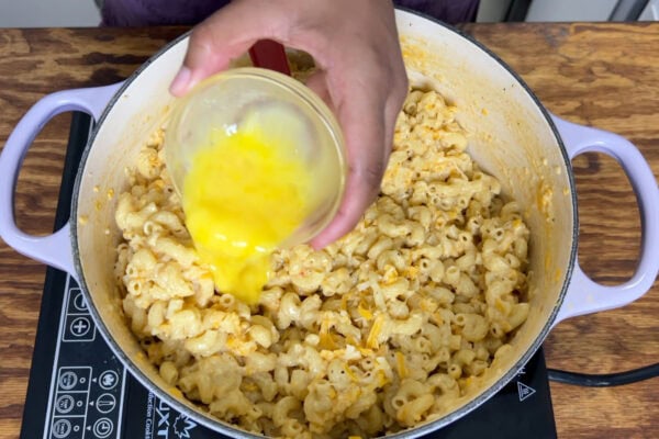 egg-in-mac-and-cheese