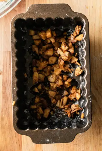 Add the remaining apple mixture on top, gently pressing it into the surface