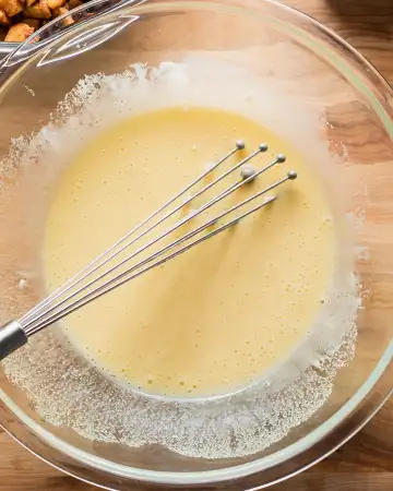 In a large bowl, whisk together the egg, granulated sugar, vegetable oil, sour cream, and vanilla extract until smooth and fully combined