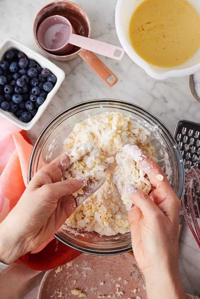 In a large bowl, whisk together the flour, sugar, baking powder, and salt until evenly combined.